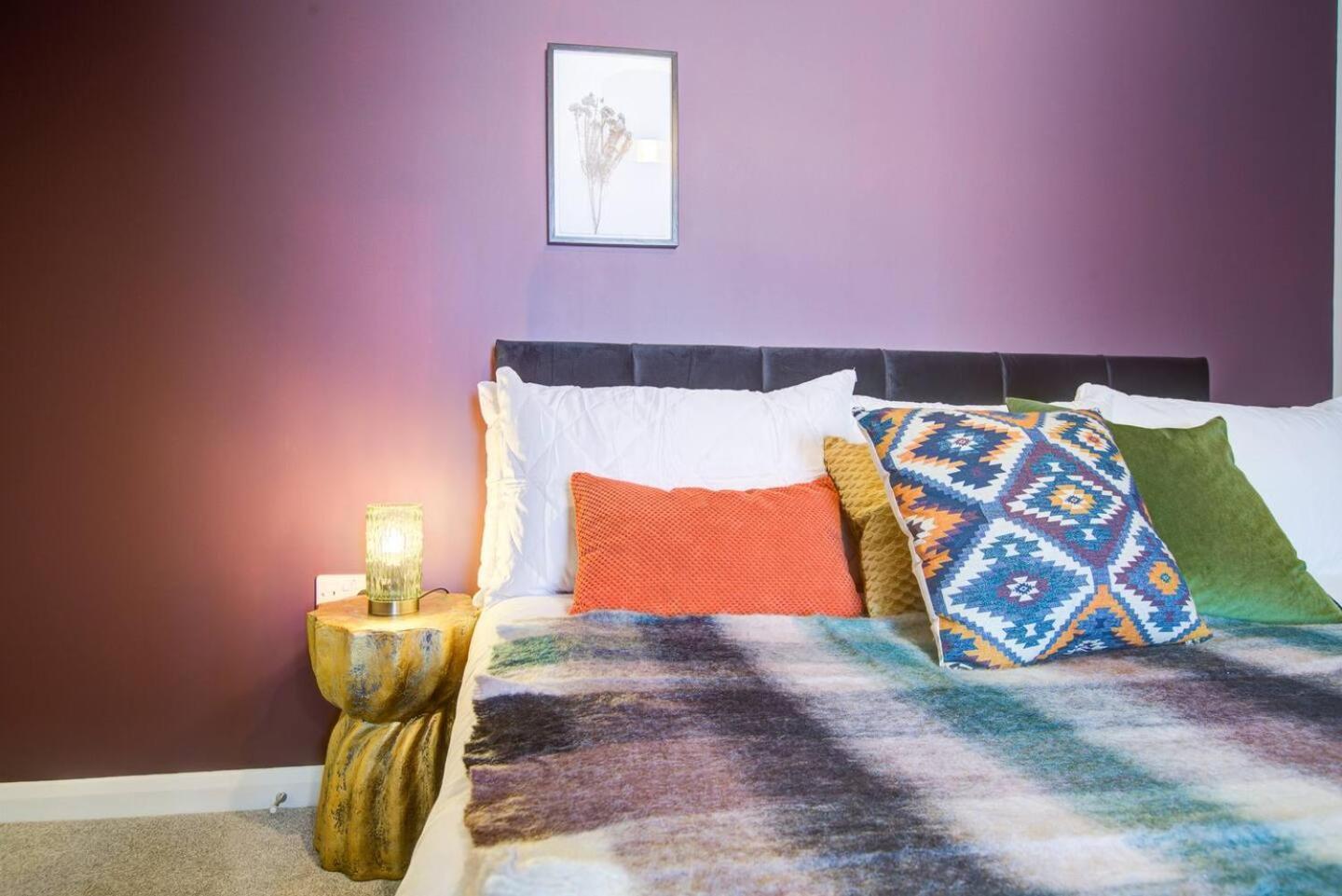 Ashford Station Suites: Spacious 2BR with Parking & Fast Wi-Fi Exterior photo