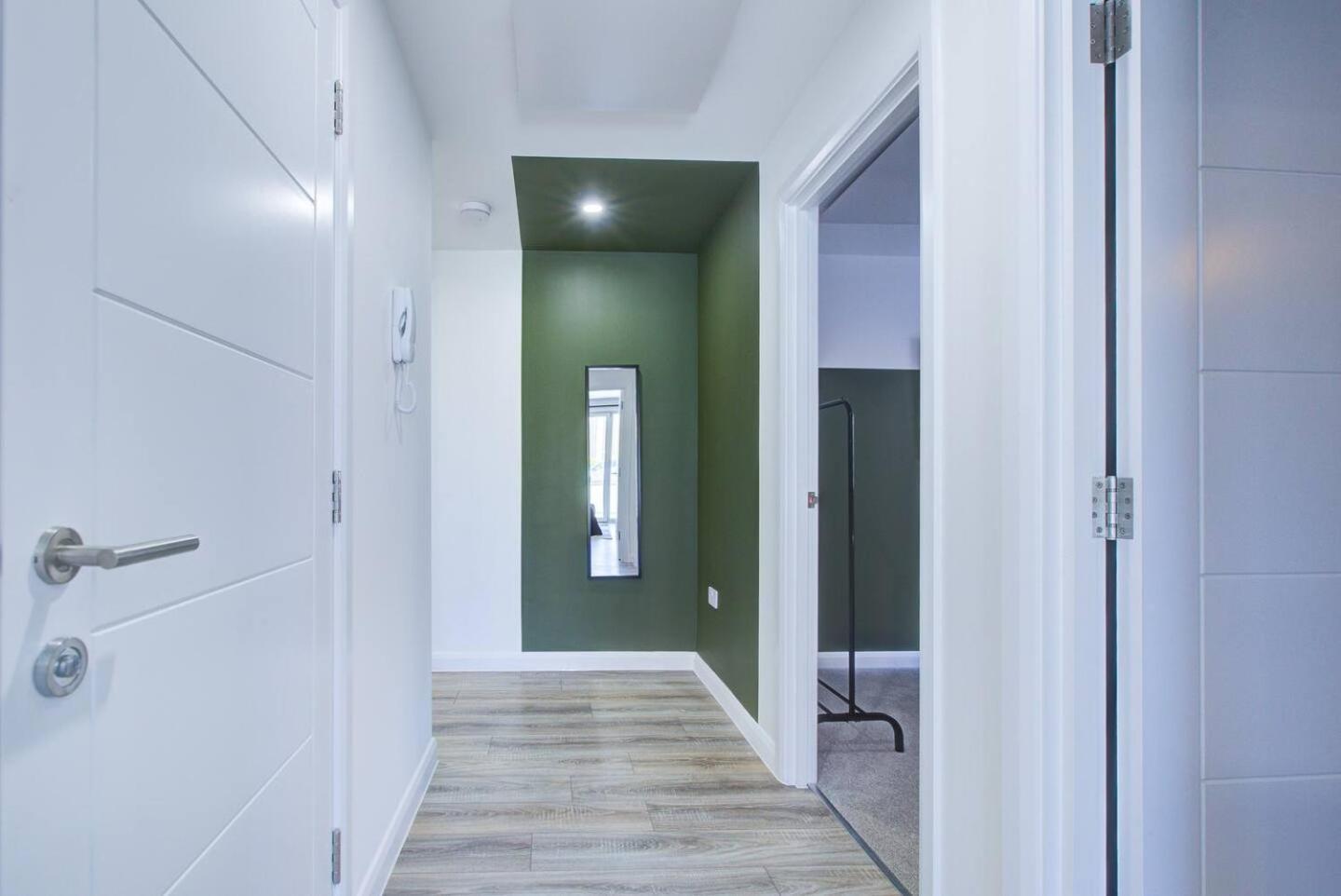 Ashford Station Suites: Spacious 2BR with Parking & Fast Wi-Fi Exterior photo