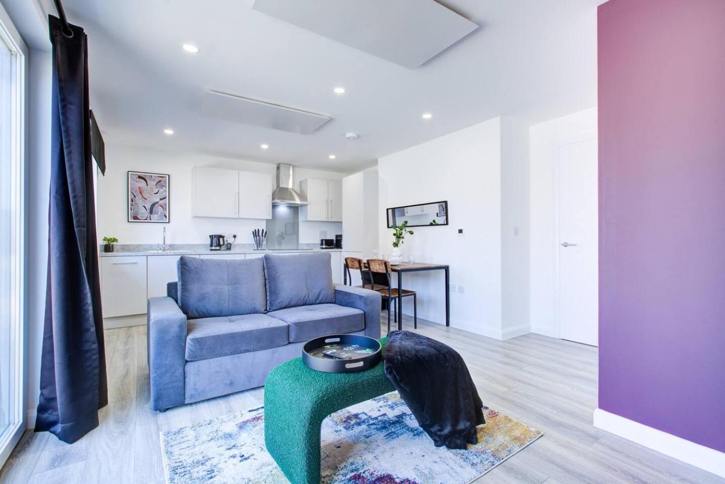 Ashford Station Suites: Spacious 2BR with Parking & Fast Wi-Fi Exterior photo