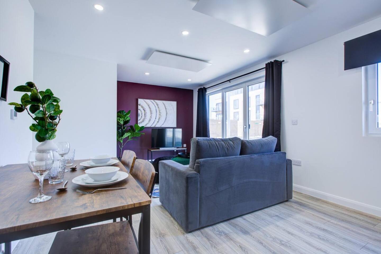 Ashford Station Suites: Spacious 2BR with Parking & Fast Wi-Fi Exterior photo